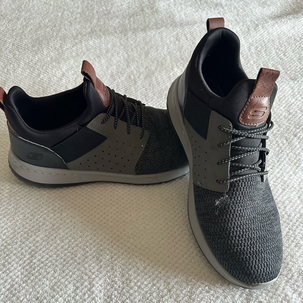 Skechers Men's Black and Gray Athletic Shoes